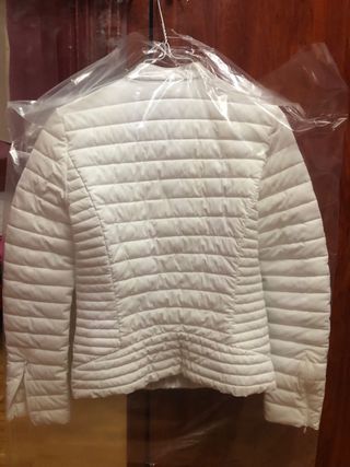 Cazadora Guess prácticamente sin extrenar