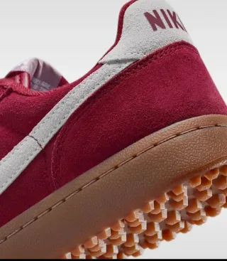 Nike Field Rojo/Blanco