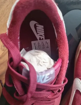 Nike Field Rojo/Blanco