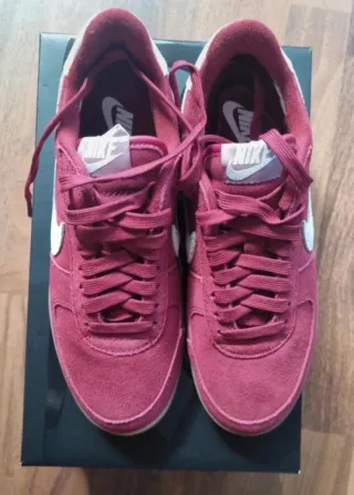 Nike Field Rojo/Blanco