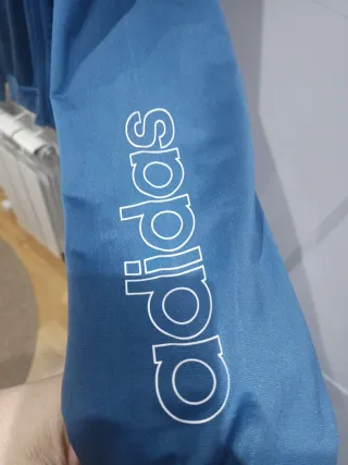 Chaqueta Adidas con capucha azul