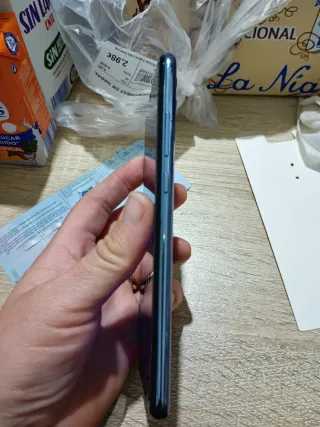 Cargador y cable móvil azul marino