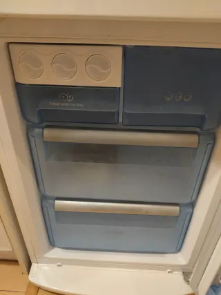 Nevera LG Blanca con dispensador. Retirada hoy