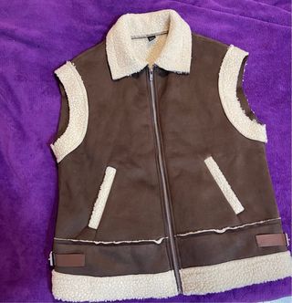 Chaleco borreguito marrón y beige