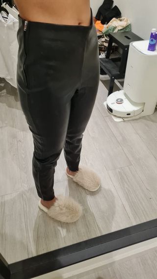 Pantalón de piel negro