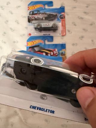 Hot Wheels Triumph TR6, Porsche 928S Safari, HW