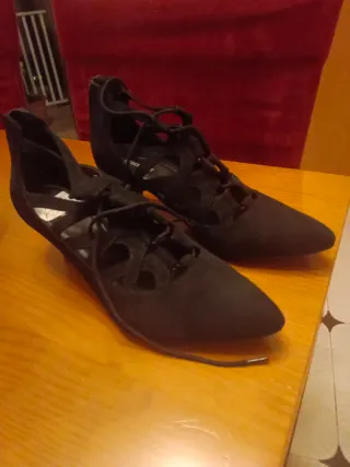 Zapatos de tacón negros para mujer