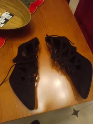 Zapatos de tacón negros para mujer