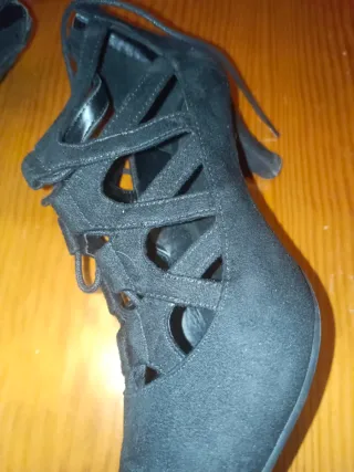 Zapatos de tacón negros para mujer
