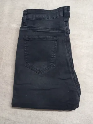 Pantalón vaquero negro