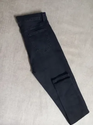 Pantalón vaquero negro