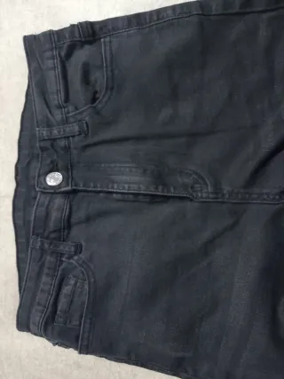 Pantalón vaquero negro