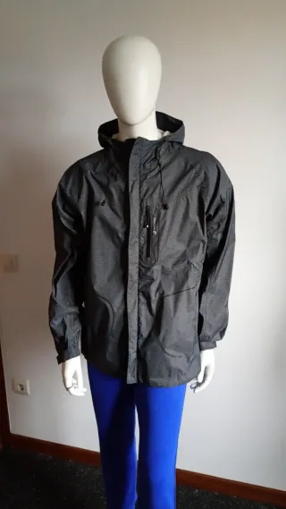 Cortavientos montaña gris. Hombre Gris