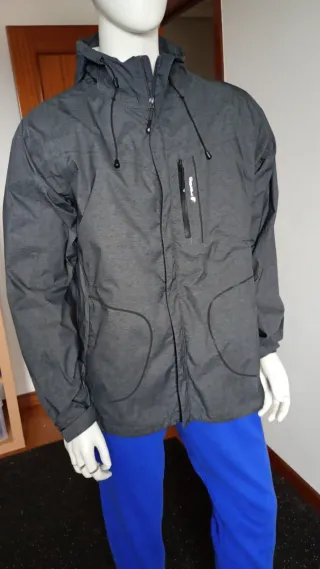 Cortavientos montaña gris. Hombre Gris