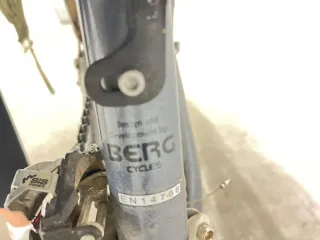 Bicicleta de montaña gris