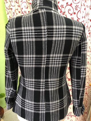 Elegante chaquetón cuadros talla 40