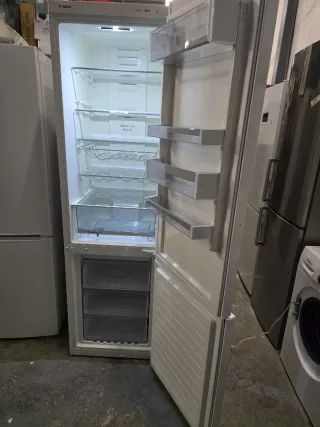 Nevera Bosch 2 metros 220€