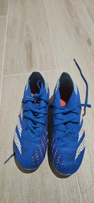 Scarpe da calcio Adidas Predator bambino blu/bianco