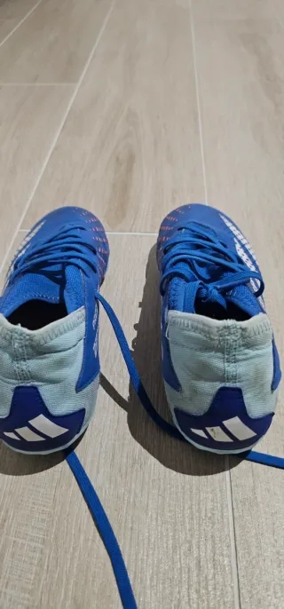 Scarpe da calcio Adidas Predator bambino blu/bianco