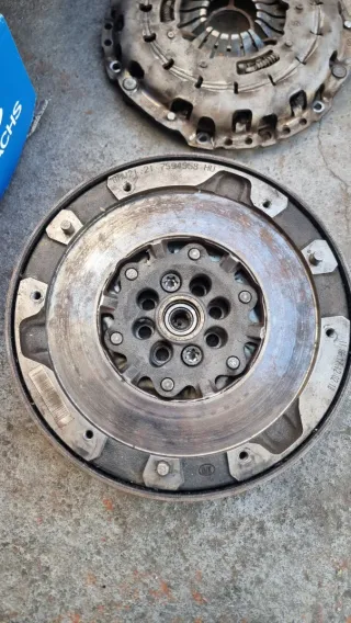 Kit bimasa completo LUK BMW E90 N47D20C 2011