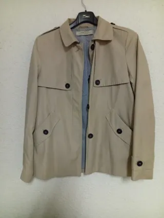Gabardina corta Zara Talla S