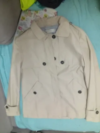 Gabardina corta Zara Talla S
