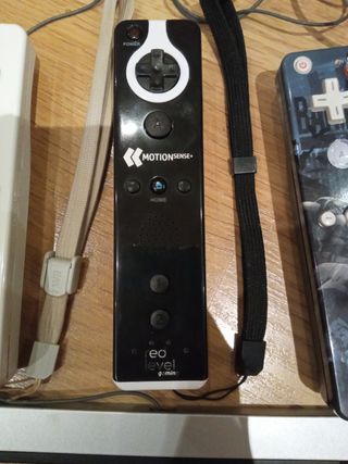 Consola Nintendo Wii Negra y Blanca