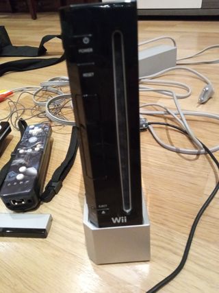 Consola Nintendo Wii Negra y Blanca
