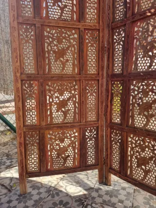 Biombo de madera maciza tallada