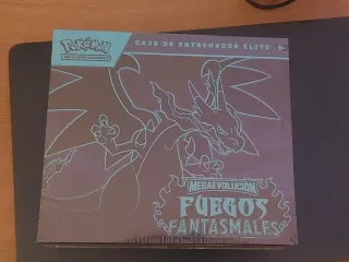 Caja Entrenador Élite Pokémon Fuego Fantasmal