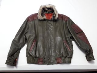 Cazadora Cuero vintage años 80 buen estado.