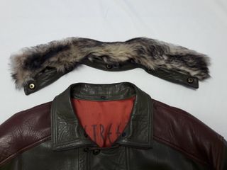 Cazadora Cuero vintage años 80 buen estado.