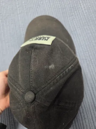 Gorra Zara marrón con parche