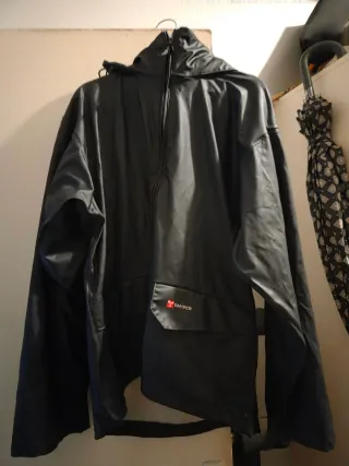 Lote 4 prendas: chubasquero, sudadera, abrigo, cha