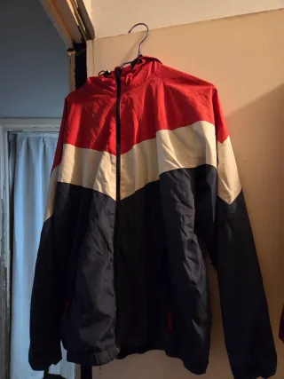 Lote 4 prendas: chubasquero, sudadera, abrigo, cha