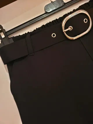 Pantalón negro vestir con cinturón