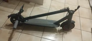 Patinete eléctrico con cargador