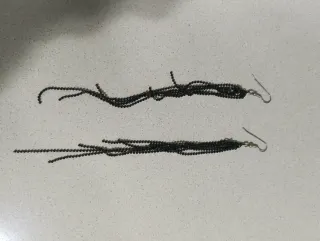 Pendientes largos negros