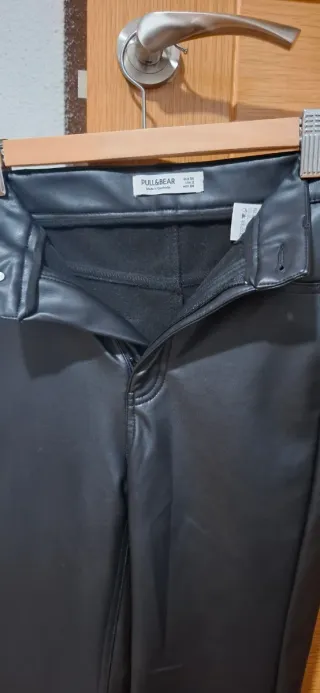 Pantalón efecto piel Pull&Bear mujer talla 34