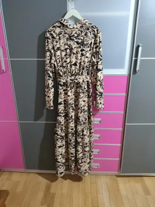 Vestido largo estampado beige y negro