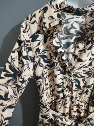 Vestido largo estampado beige y negro