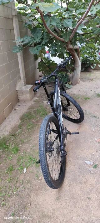 Bicicleta de montaña negra Trek. Talla ML