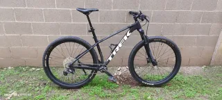 Bicicleta de montaña negra Trek. Talla ML