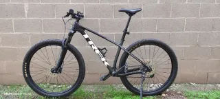 Bicicleta de montaña negra Trek. Talla ML
