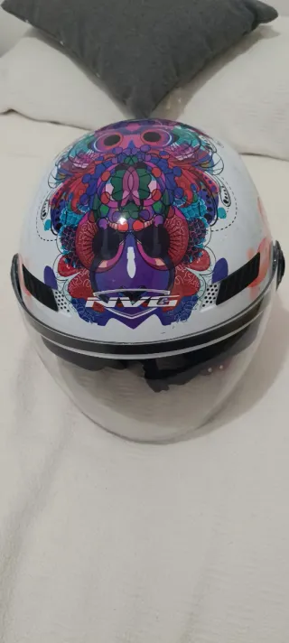 Casco moto diseño colorido