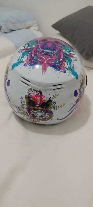 Casco moto diseño colorido