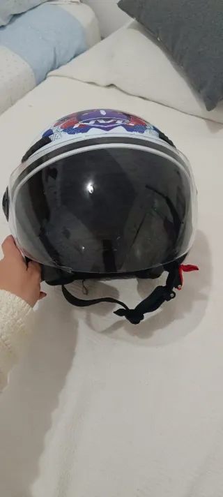 Casco moto diseño colorido