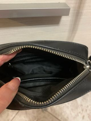 Borsetta a spalla nera con dettagli argento