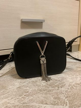 Borsetta a spalla nera con dettagli argento