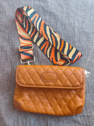 Borsa marrone trapuntata con tracolla